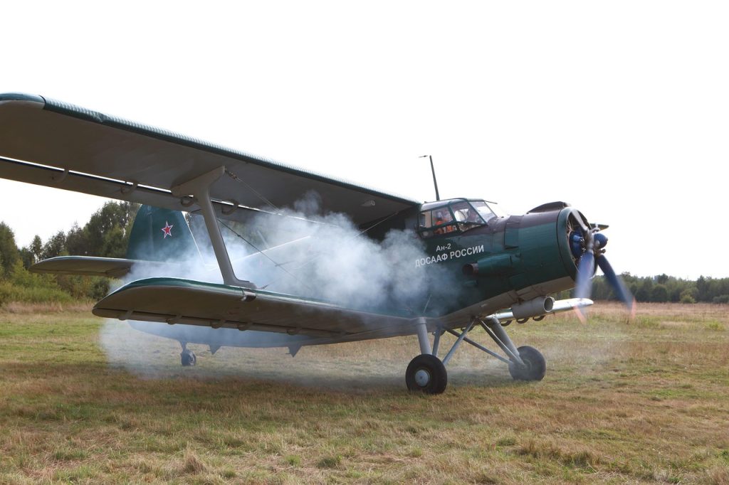 découvrez tout sur les aérodromes : infrastructures, fonctionnement, types et réglementations pour un transport aérien sécurisé et efficace.