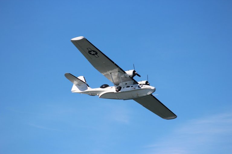 discover the thrilling experience of seaplane flights, offering scenic aerial views and unique water landings. perfect for adventure seekers and travel enthusiasts.